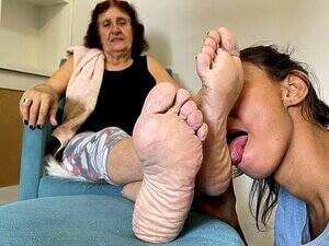 granny foot smelling - Granny Feet Lick porn videos at Xecce.com