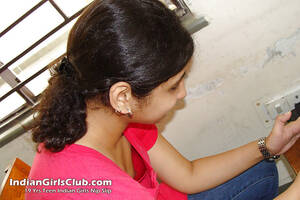 indian nipple slip - 19 Yrs Teen Indian Girl's Nip Slip - Indian Girls Club