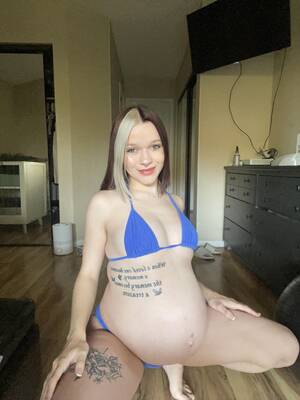 Bikini Pregnant Porn - Interact if you like seeing my pregnant body in a tiny bikini;)