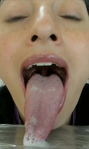 Longest Tongue In Porn - Long tongue spit - ThisVid.com