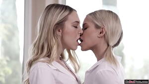 lesbian girls rimming - Petite student rimming her blonde bff - XVIDEOS.COM