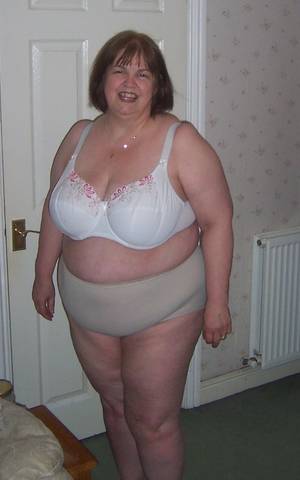 Black Mature Granny Bbw - Mature BBW in bra and undies