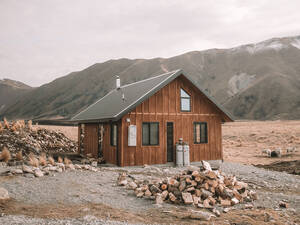 Country Cabin Porn - Cabin Porn: How An Aussie Built A Dream Cabin In NZ