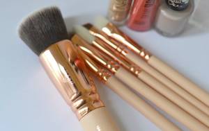 Makeup Brush Porn - London Beauty Queen: The Zoeva Rose Gold Makeup Brush Collection:  Collective Swooning