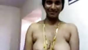 indian telugu xxx - South Indian Telugu Aunty Show her Boobs to her Customer