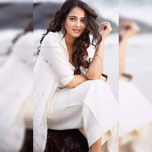 indian actresses anushka shetty nude - anushka shetty: Baahubali actress Anushka Shetty trending on Twitter.  Here's why - The Economic Times