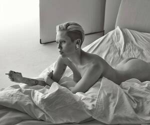 Black Miley Cyrus Porn - Miley Cyrus Poses Nude (1 Photo) | #TheFappening