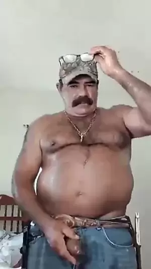 Maduro Mexicano Porn - Maduro mexicano bigote tirones y corre | xHamster