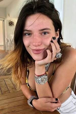 Bella Lynn - Bella Thorne praised as 'naturally stunning' in make-up free photos -  Mirror Online