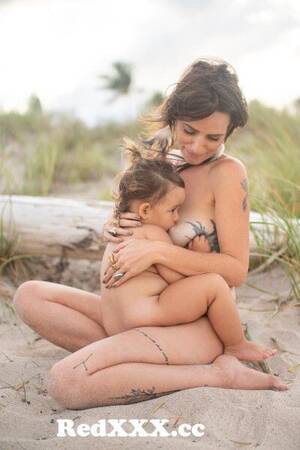 breastfeeding nude girl on the beach - Mom breastfeeding daughter on beach from mom daughter nude beach Post -  RedXXX.cc