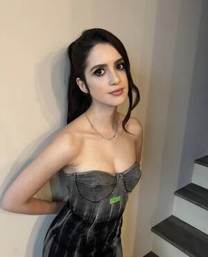 Cowgirl Laura Marano Porn - Laura Marano : r/MusicWomen