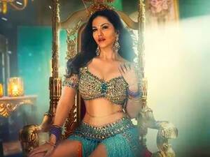 Madhuri - WATCH: Sunny Leone's sexy rendition of Mera Piya Ghar Aya is the perfect  tribute to Madhuri Dixit - Masala