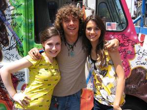 Erin Sanders Zoey 101 Porn - Matthew Underwood with Erin Sanders and Victoria Justice Zoey 101... Miss  that show