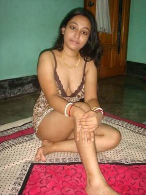 Indian Hot Sexy Wife - These busty Indian women expose and reveal their natural firm round big  boobs for your pleasure. You will get an instant hard on seeing these juicy  big tits ...