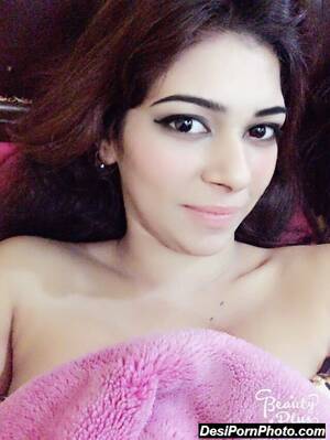 cute pakistani pussy - Cute and Sexy Horny Pakistani Girl ke Choot ke Nude Pics -