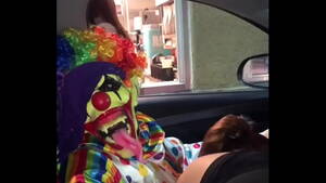 Clown Getting Blowjob - Gibby The Clown likes his fast food - XNXX.COM