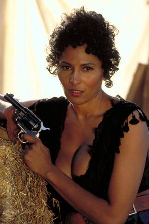 Amanda Bearseo - Dell on Movies: Pam Grier's Top 10 Movies