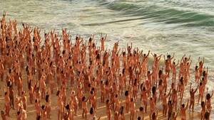 naked beach stripping - Thousands strip off at Bondi Beach for renowned photographer - to raise  awareness of skin cancer. : r/pics