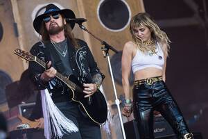 Billy Ray Cyrus Sex - Miley Cyrus and dad Billy Ray Cyrus have 'wildly different' relationships  with fame | CNN