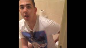 Bidet Porn Male - Guy Using Bidet - ThisVid.com