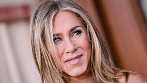 Jennifer Aniston Porn Friends Captions - Jennifer Aniston's New Short 'Fluffy Lob' Is The Hot New Hair Trend Of 2024  | Glamour UK