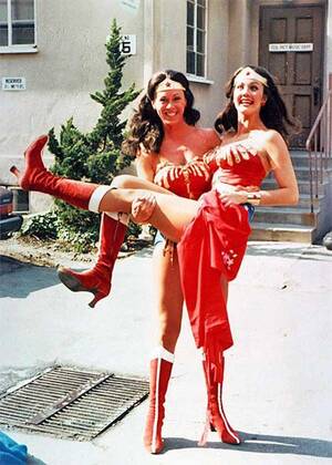 Lynda Carter Fucking Porn - Lynda Carter being carried by her stunt double Jeannie Epper, 1975. :  r/OldSchoolCool