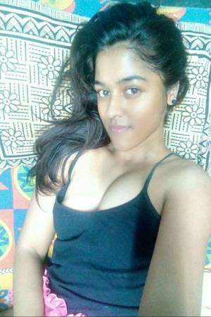 Flbp Indian Desi Girls - Desi cute indian teen clicking nude selfies in bathroom