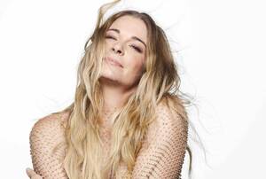 Leann Rimes Porn - LeAnn Rimes Drops New Album 'God's Work' & Shows Love for LGBTQ+ Fans