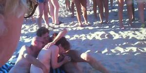 beach swingers - The Swingers Beach - Tnaflix.com