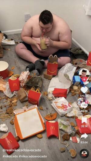 fat people eating like slobs - This is a heart attack waiting to happen. The guy literally destroyed his  body for internet fame, this should serve as a cautionary tale. :  r/TerrifyingAsFuck