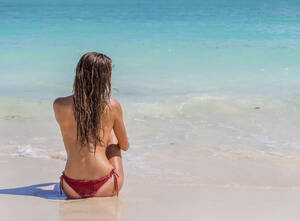 naked friends beach sex - What to Expect at a Nude Beach for the First Time - Thrillist