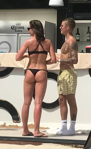 justin bieber naked beach videos - Justin mustn't like the feel of sand between his toes (Image:  HGM/Exclusivepix Media)