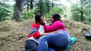 Indian Bbw Sex - Indian BBW bhabhi outdoor romance with secret lover