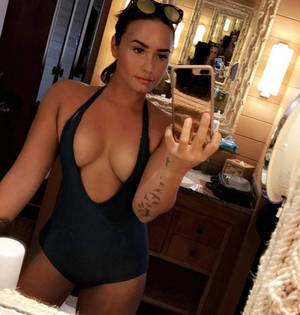 Demi Lovato Porn Captions - Demi Lovato cleavage picture