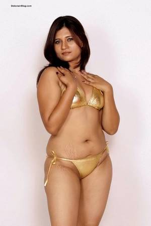 naked indian girls with cameltoe - Desi lady in stunning gold coloured bikini showing cleavage and ass curves  pics