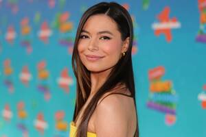 Miranda Cosgrove Porn Dp - Miranda Cosgrove Recalls Embarrassing Moment Filming 'iCarly'