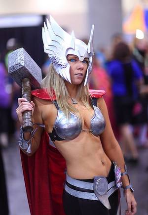 Big Tits At Cosplay Convention - Most of the women who cosplay prefer to wear \