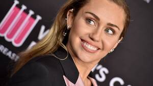 Imgur Miley Cyrus Blowjob - Watch Miley Cyrus Lip Sync to Her Own 'Hannah Montana' Song | kare11.com