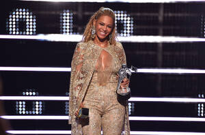 Beyonce Porn - Beyonce, Rihanna Dominated MTV VMAs, But Big Issues Are Barely Mentioned |  Billboard â€“ Billboard