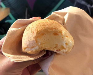 Brazilian Food Porn - Brazilian Pao de queijo also known as cheese ball! : r/FoodPorn