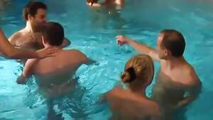 hallenbad - Deutsche Fickparty im Schwimmbad - PORNOBEREICH.COM