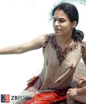 Bath Voyeur - Indian Women bathing at sea ganga