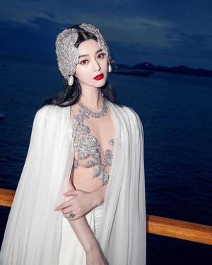 Li Bingbing Hot Sex - Fan Bingbing in Miss Sohee @ Vanity Fair and Red Sea Film Festival :  r/popculturechat