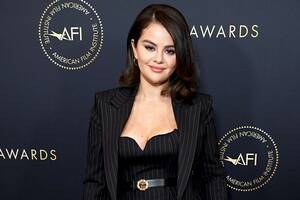 free vintage porn videos selena gomez - Selena Gomez Wears 'Office Siren' on Red Carpet at AFI Awards: PHOTOS