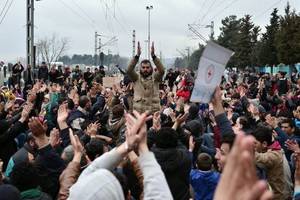 Muslim Homosexuality - Migrants mass on the Greek-Macedonian borders shouting 'open the border' as  they