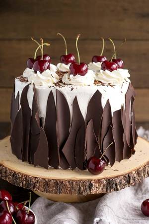 Black Forest Porn - food-porn-diary: â€œBlack Forest Cake - Liv for Ã— â€ ðŸ˜‹ðŸ˜‹ðŸ˜‹ðŸ˜Žmeglio non  guardare