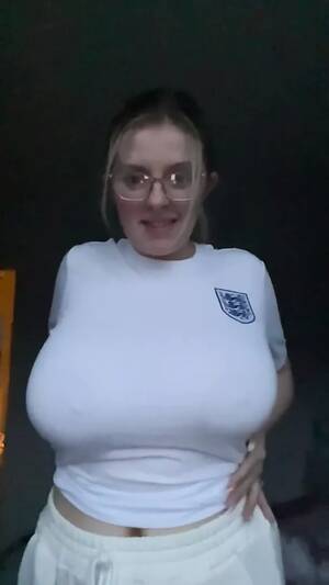 Nerd Tits - Sexy nerd with huge nips and tits - XXXi.PORN Video