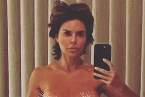 Lisa Rinna Porn - Lisa Rinna Rings in the New Year with Nude Selfie