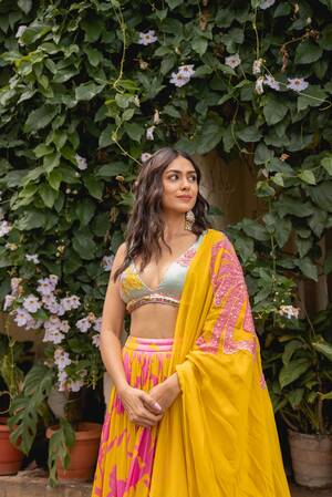 indian actress rekha pussy fucked - mrunal thakur (2832Ã—4240)- High Quality Picture - Ultra HQ