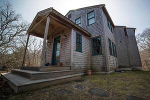 house for rent - Martha's Vineyard homeowner says rental was used as porn set